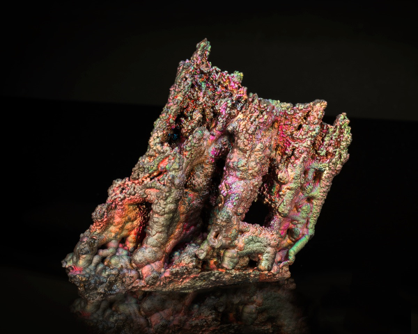 Goethite from Alosno-Tharsis Road, Huelva, Andalusia, Spain, 8.5 x 9.5 x 5 cm. Price available upon request. (Photo: Mia Dixon)