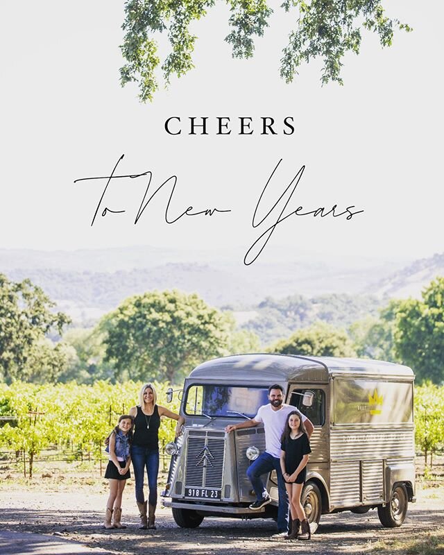 Cheers to 2020!!! 🍾🥂May this decade be as amazing as the last 🙌🏻#theoriginal  #cocktailtruck #arizonafoodtruck #winetruck #champagnetruck #az #arizona #scottsdale .
#napafoodtruck #napaweddingplanner #sonomaweddingplanner #sonomafoodtruck #foodtr