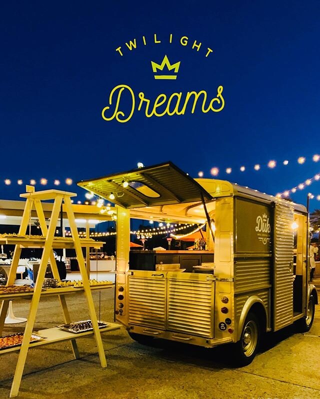 #TBT to a twilight shot of The Duchess!! 🌟🔥🌟 It makes me want a cocktail. What is your favorite? #duchess #theoriginal  #cocktailtruck #arizonafoodtruck #winetruck #champagnetruck #az #arizona #scottsdale .
#napafoodtruck #napaweddingplanner #sono