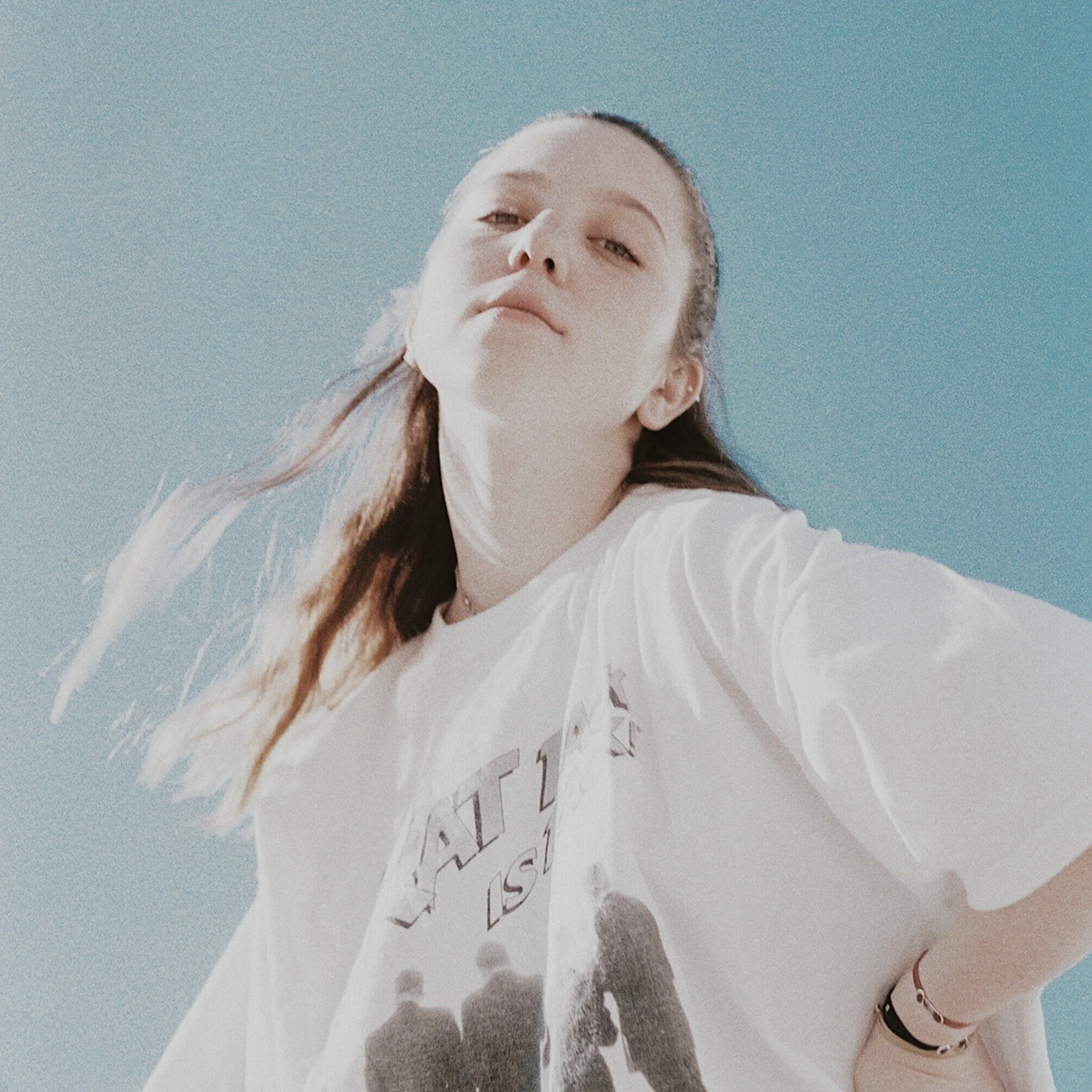 Maddy Davis battles with homesickness in "Can't Do This Alone"