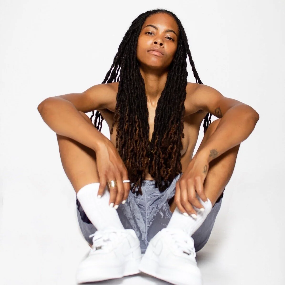 Kaviar Sundays fantasizes about diamonds dancing in "ROY G BIV" music video