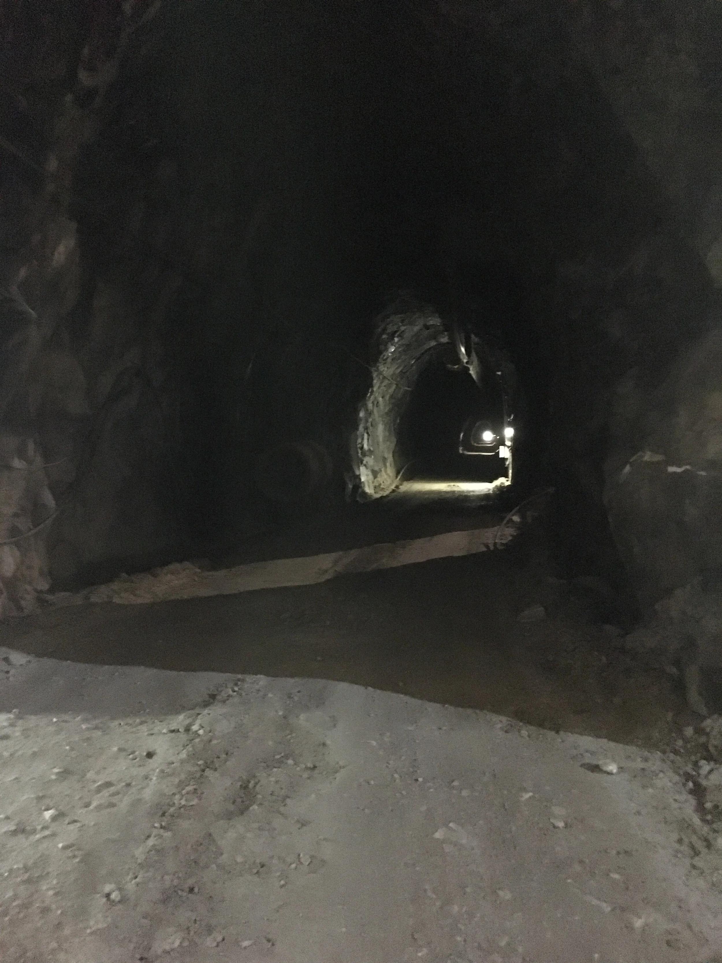 Tunnel to get to the interior of the quarry