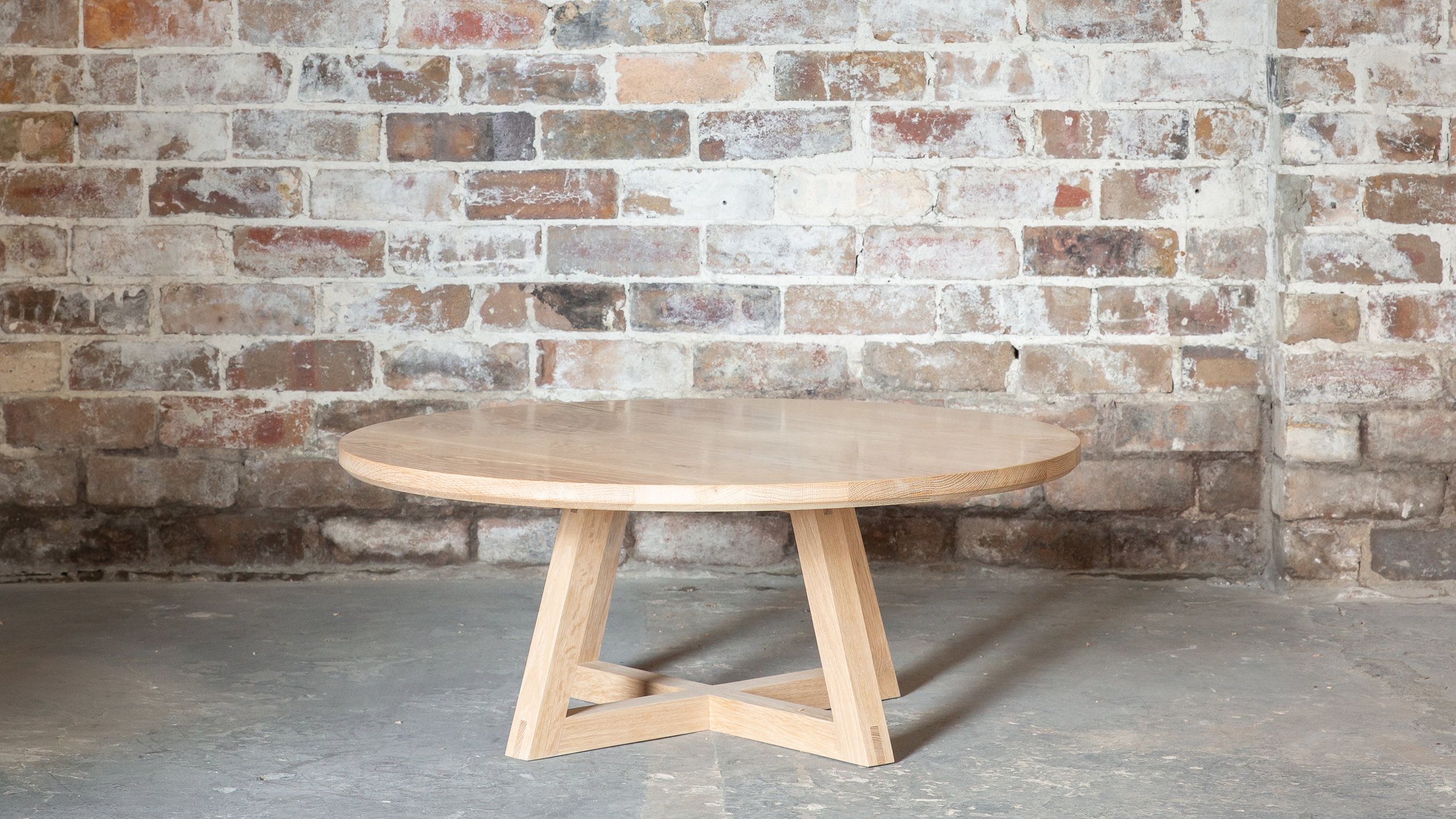 Main02_widetable.jpg