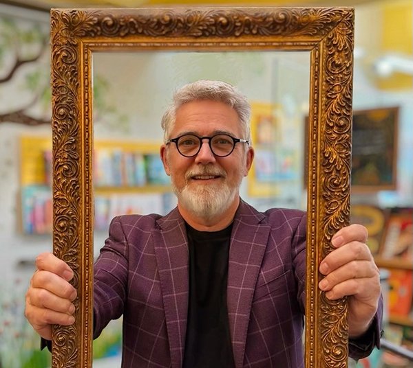 Peter H Reynolds Crop Frame Portrait by Kelly Blazo.jpg