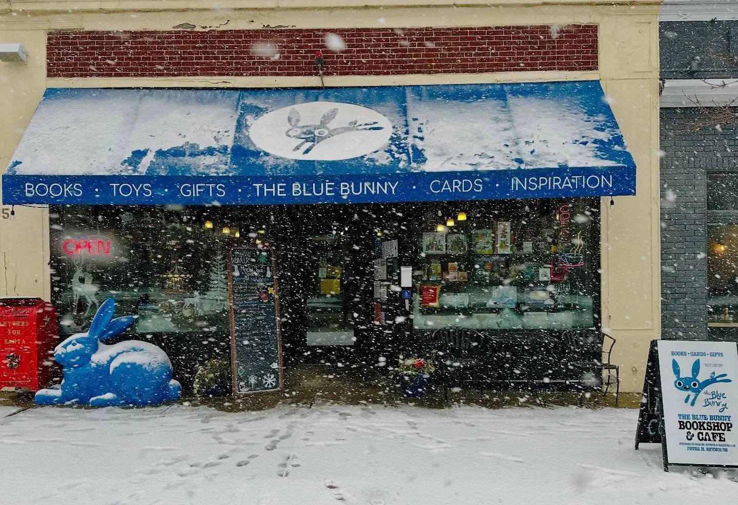 Happy 2026! We&rsquo;re open until 5pm! 📚☕️❄️😊