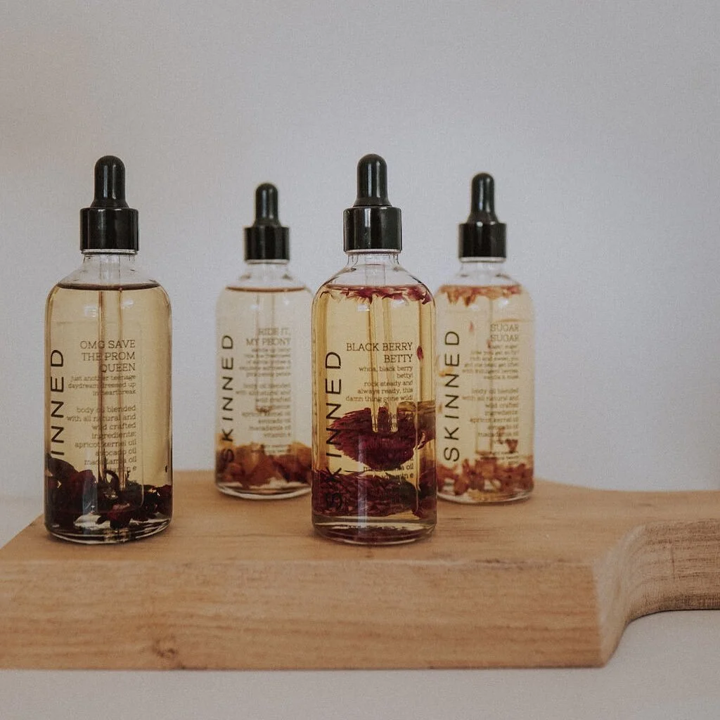 What a line up 👌🏻🙌🏻 these gorgeous skin loving goodies are available online in our gift packs @skinnedstore