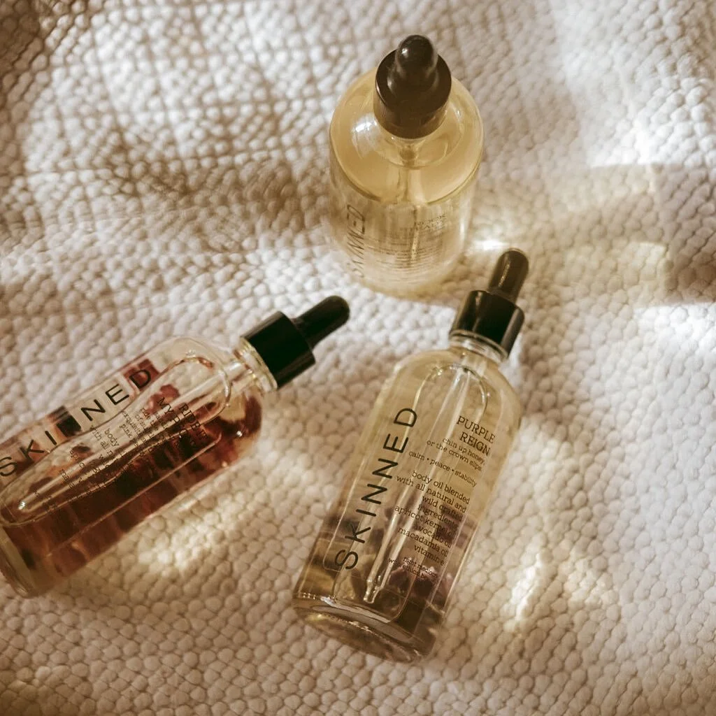 &bull; @skinnedstore body oil gift packs are re-stocked online! Treat yourself or someone special 💕✨