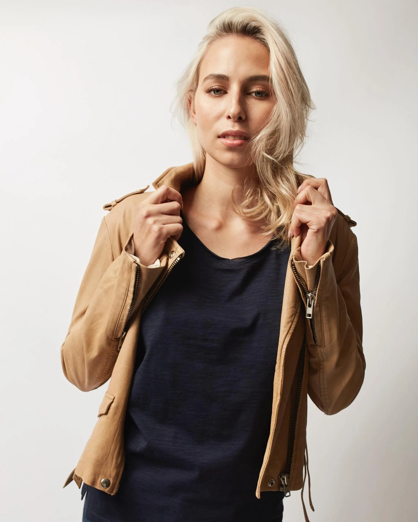 &bull; the perfect tee, all year round ❄️
#franceshendrie #fhtees #organiccotton #winterfashion #melbournefashion #therixon #ringspuncotton #combedcotton #shopsmall #supportsmallbusinesses