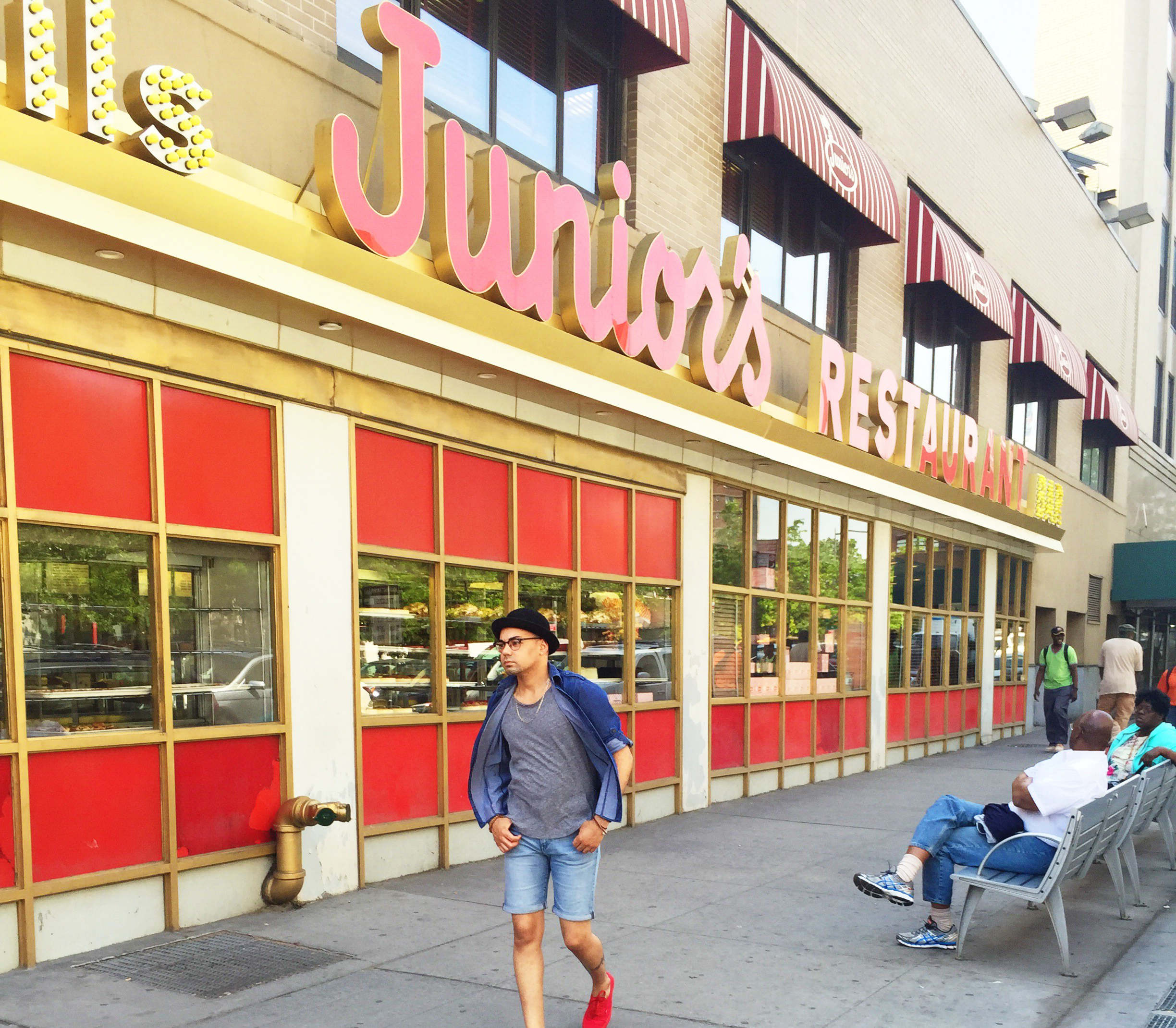sam-c-perry-saying-good-bye-to-brooklyn-juniors-resturant.jpg