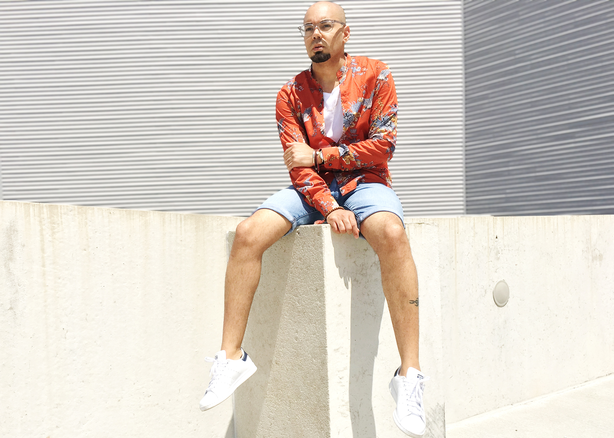 sam-c-perry-printed-Mandarin-collar-woven-denim-shorts-sitting.jpg