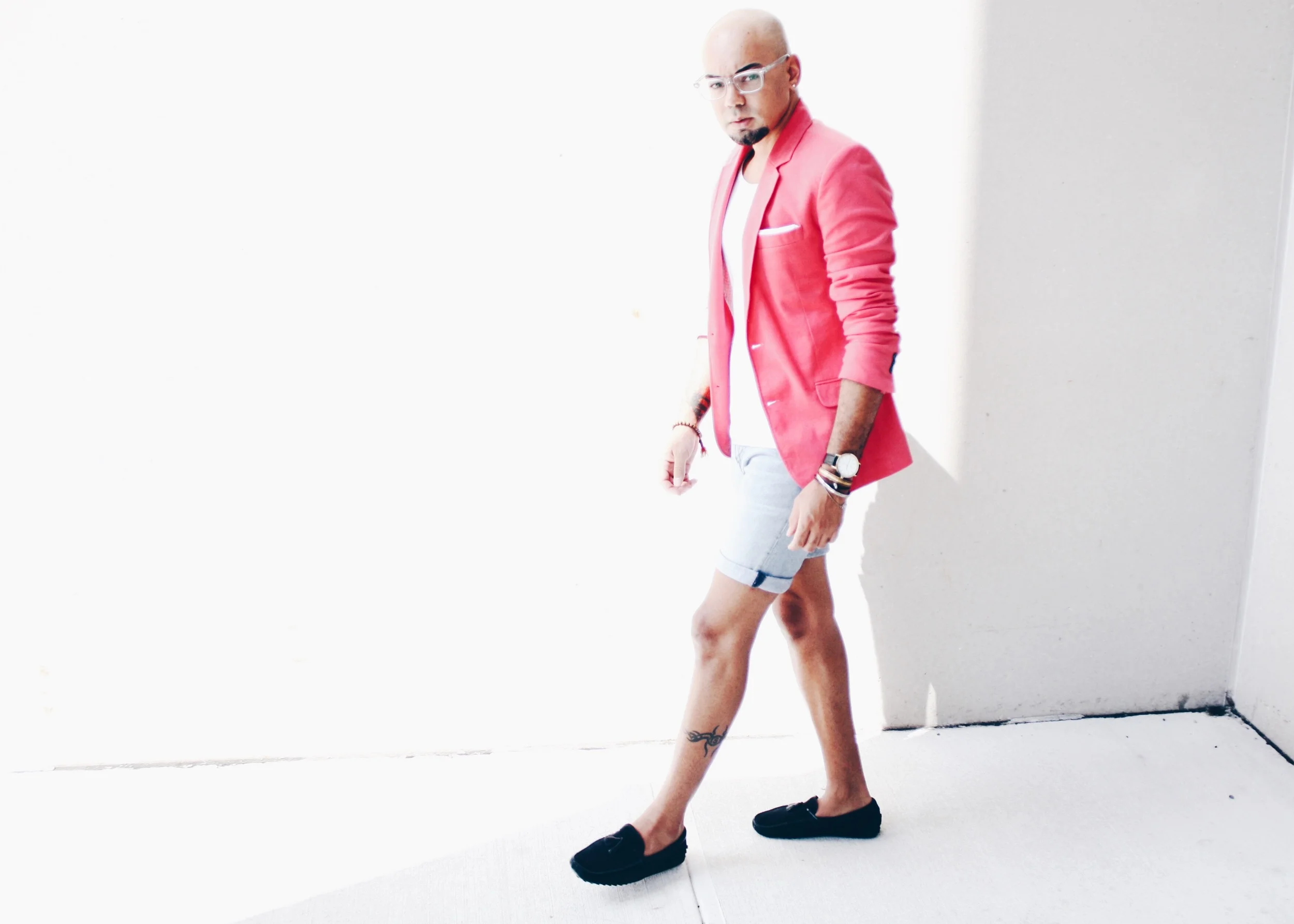 sam-c-perry-pink-blazer-navy-blue-loafer-walk.jpg