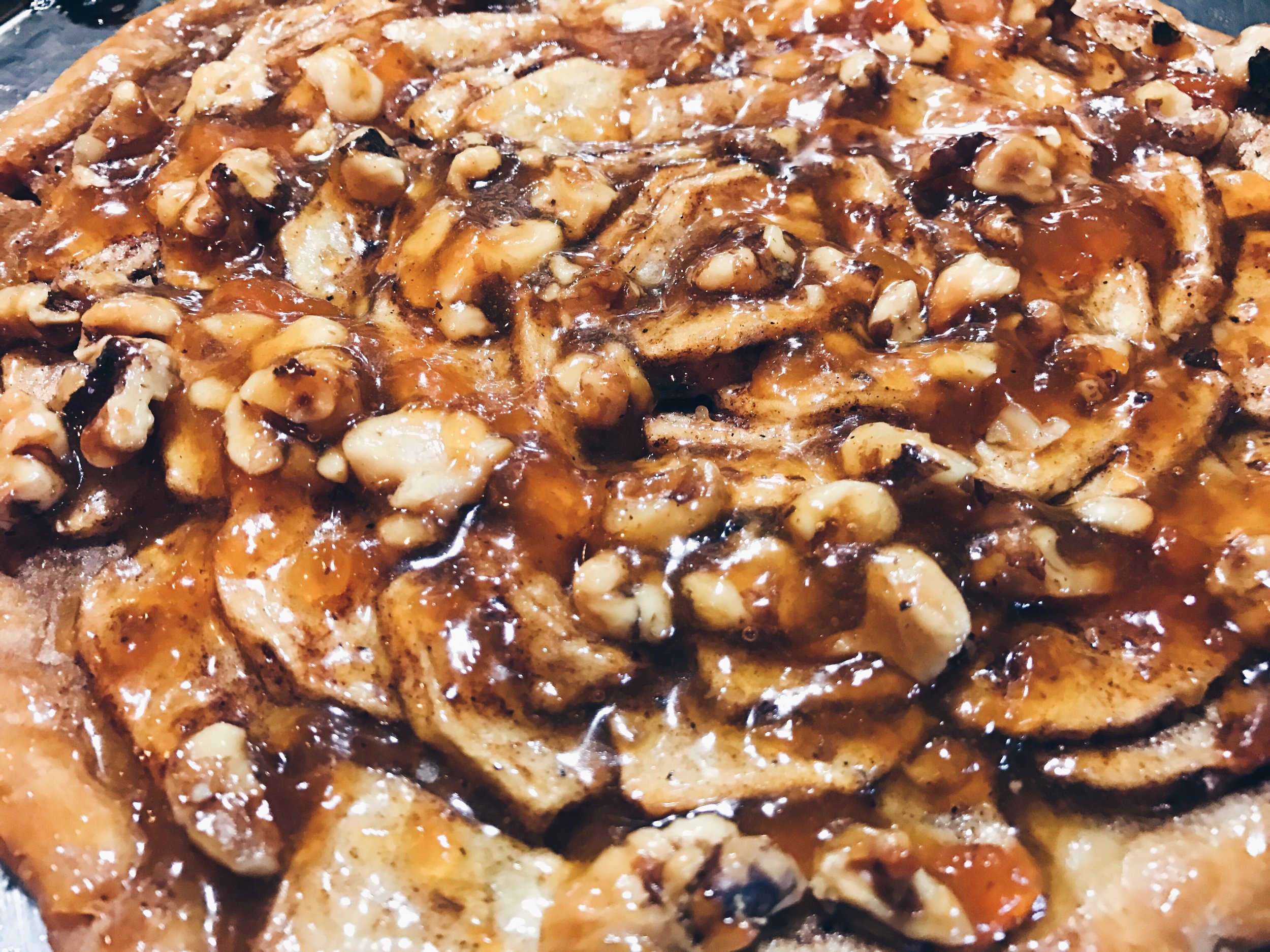sam-c-perry-apple-and-pumpkin-picking-delicious-orchards-apple-finished-tart.jpg
