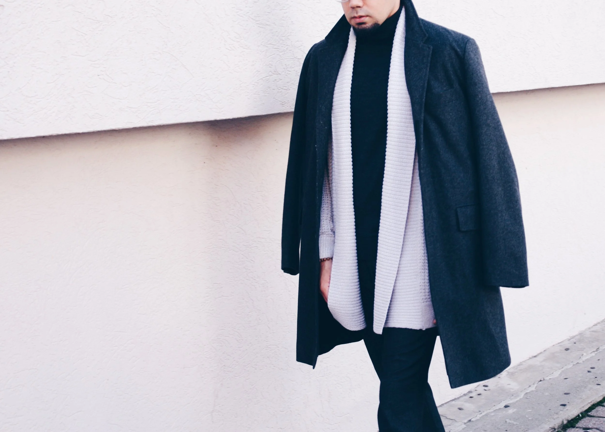 sam-c-perry-monochromatic-grey-oversized-overcoat-cropped-walk.jpg