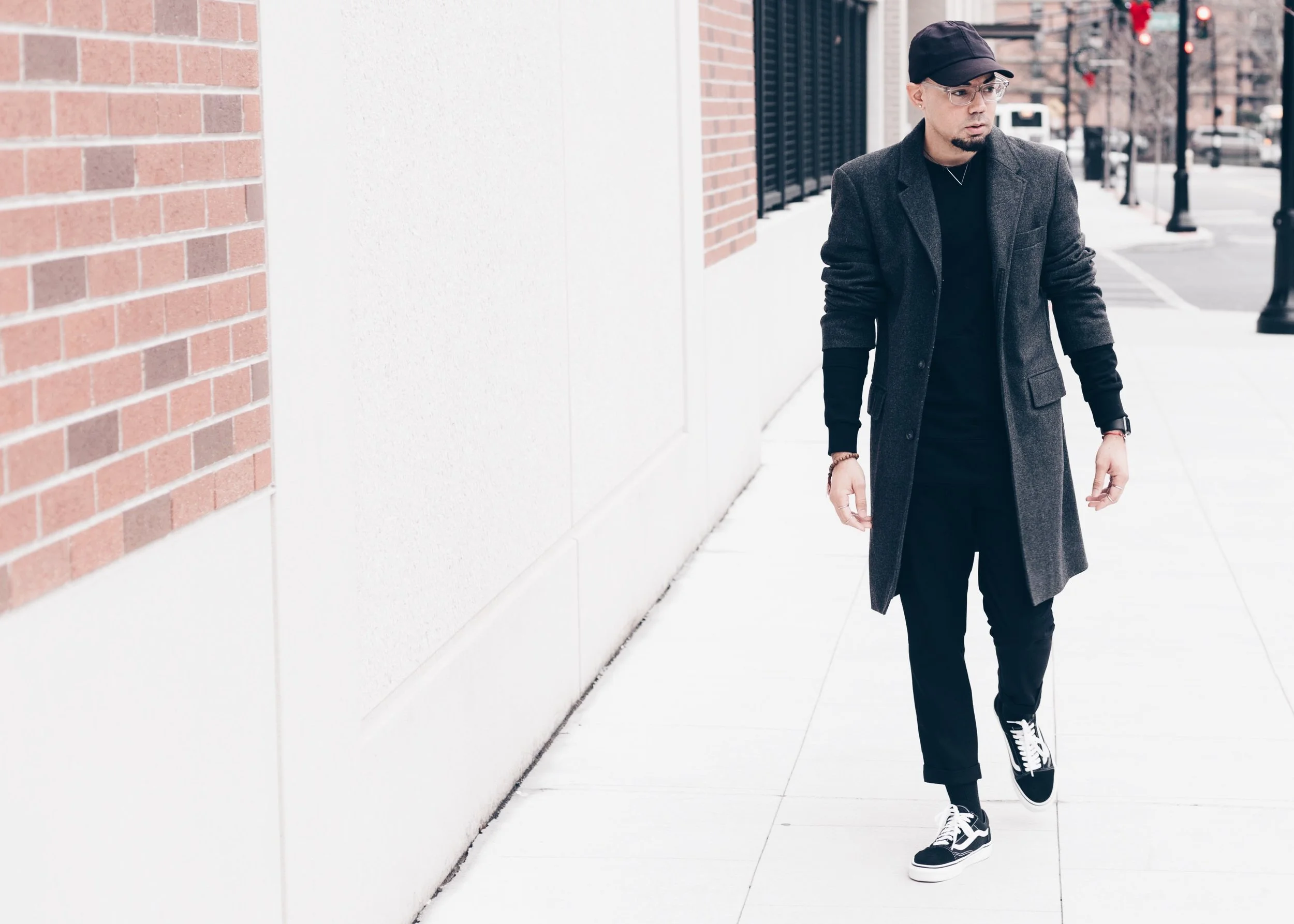 sam-c-perry-all-black-distressed-sweater-oversized-overcoat-street-walk.jpg