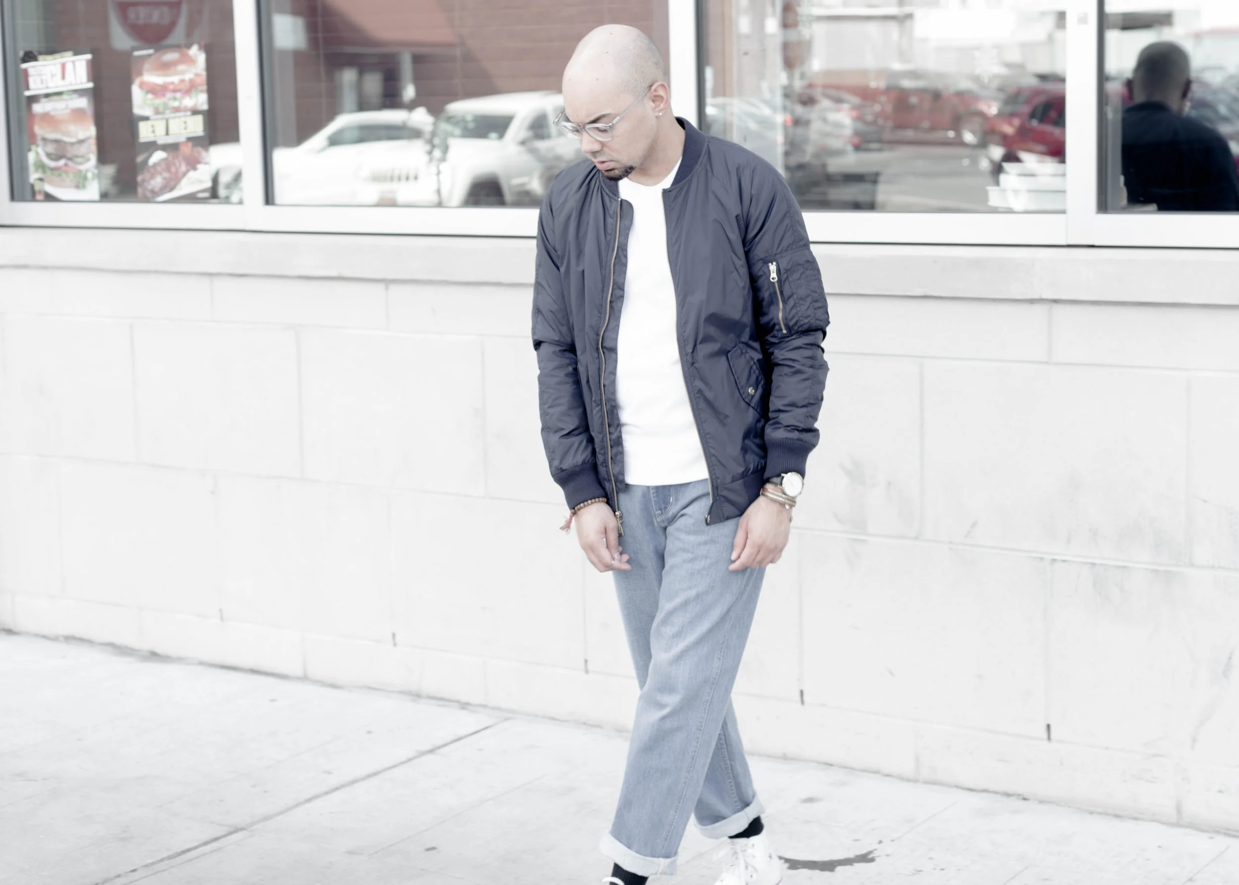 sam-c-perry-short-sleeve-sweatshirt-oversized-relaxed-denim-denim-uniqlo-u-walk-down.jpg