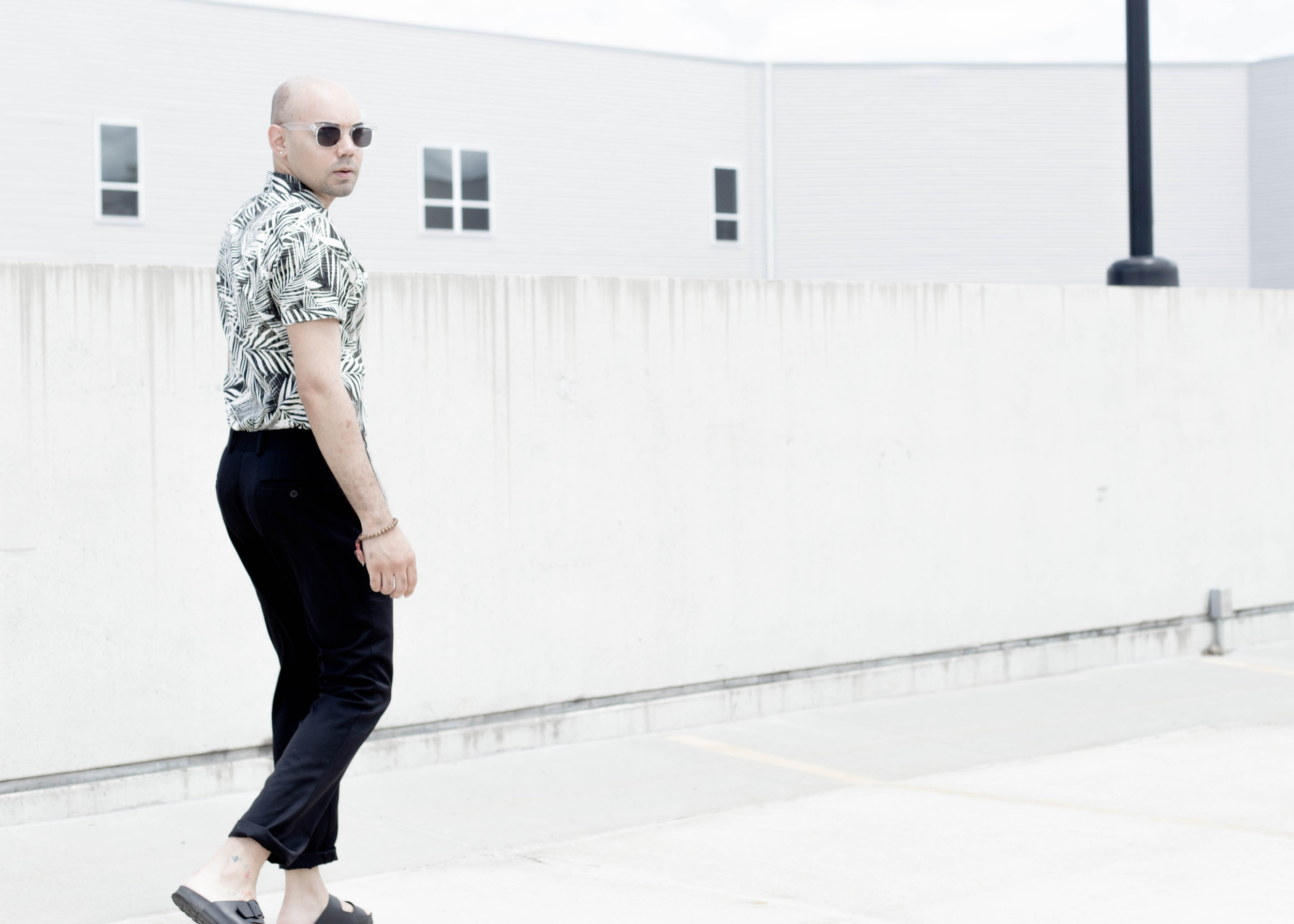 palm-print-ss-woven-cropped-trousers-walk.jpg