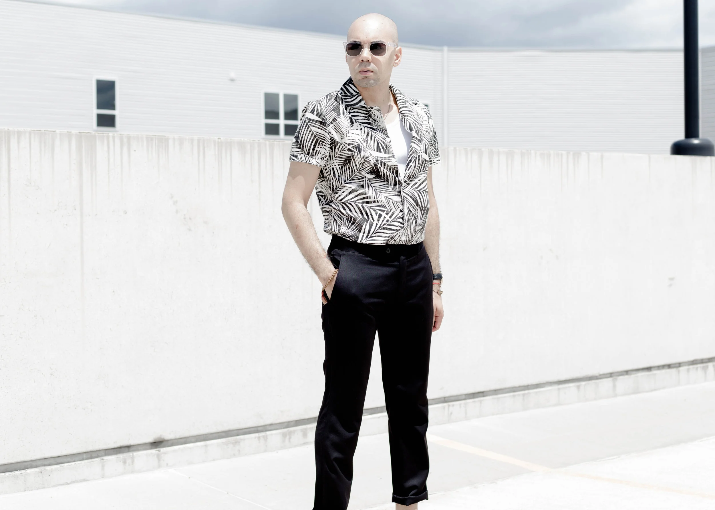 palm-print-ss-woven-cropped-trousers-stand.jpg