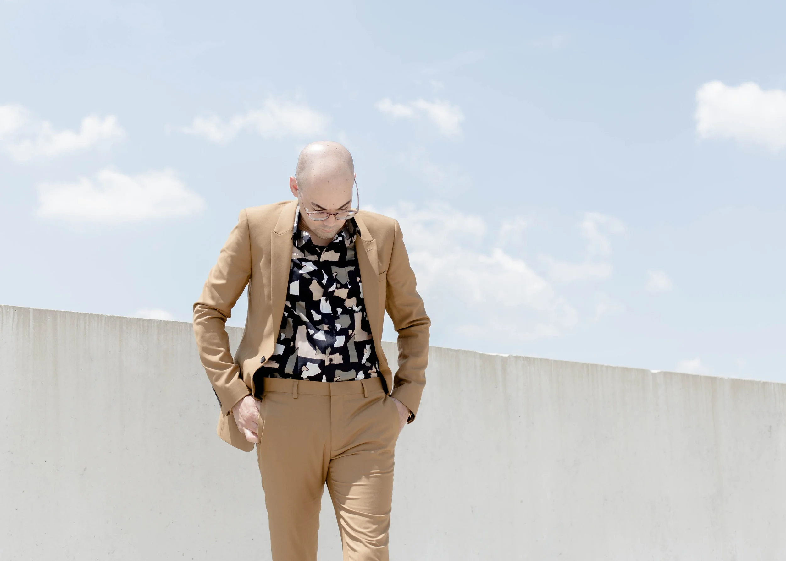 top-man-camel-suit-torn-paper-print-ss-woven-walk-down.jpg