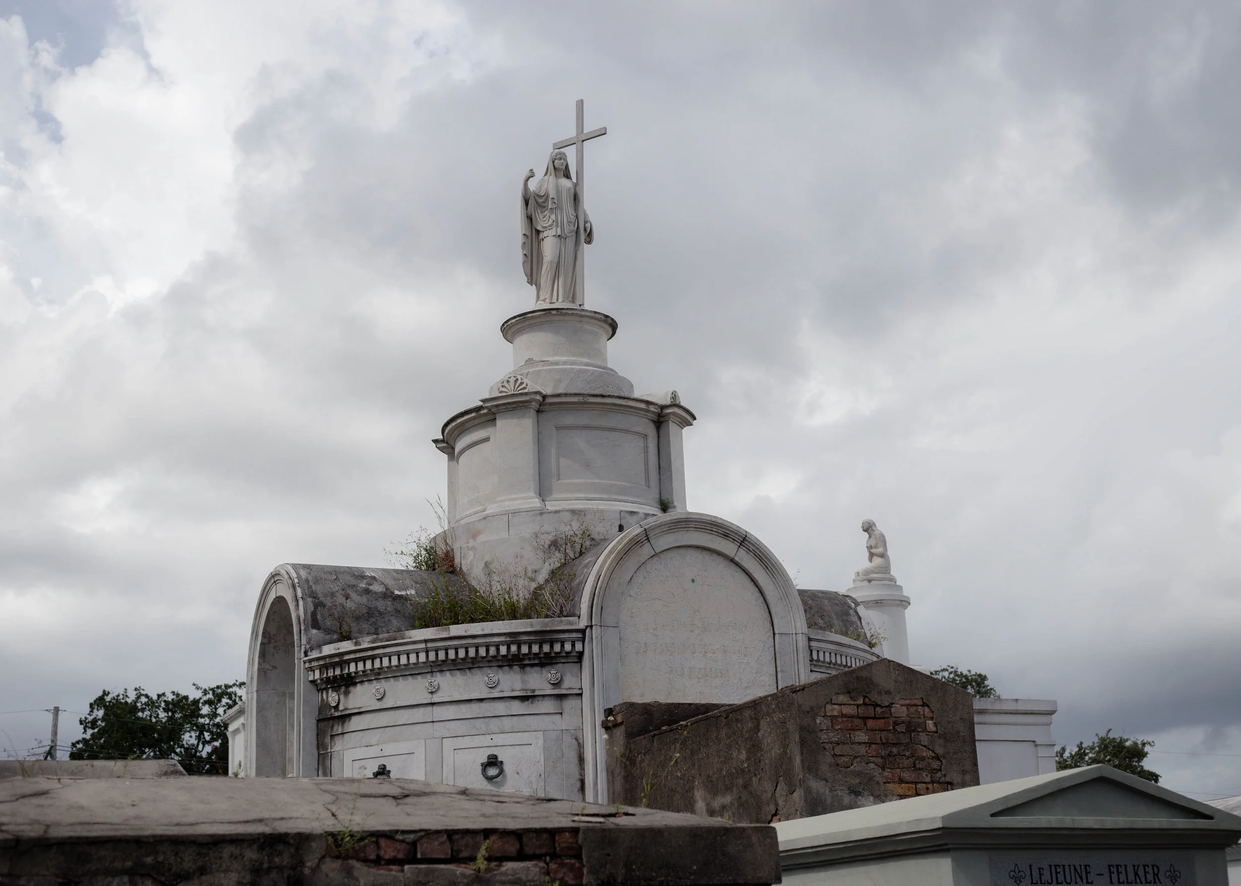 saint-louis-cemetery-new-orleans.jpg