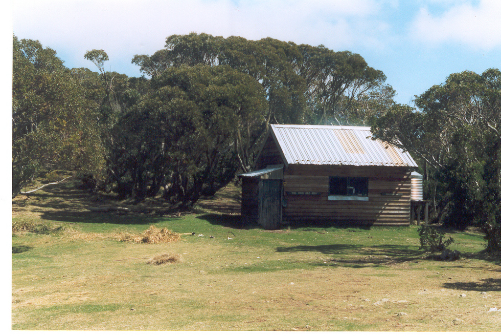 Old Federation Hut after it was re-clad in wood by Ian Stapleton in 1988. Photo © Gary Duncan from his huts website . Used with permission.
