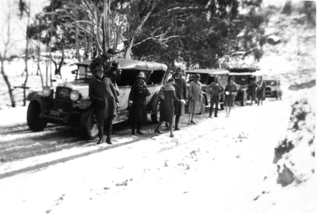 An early Pioneer snow tour. Photo supplied by Vivienne Worthington.