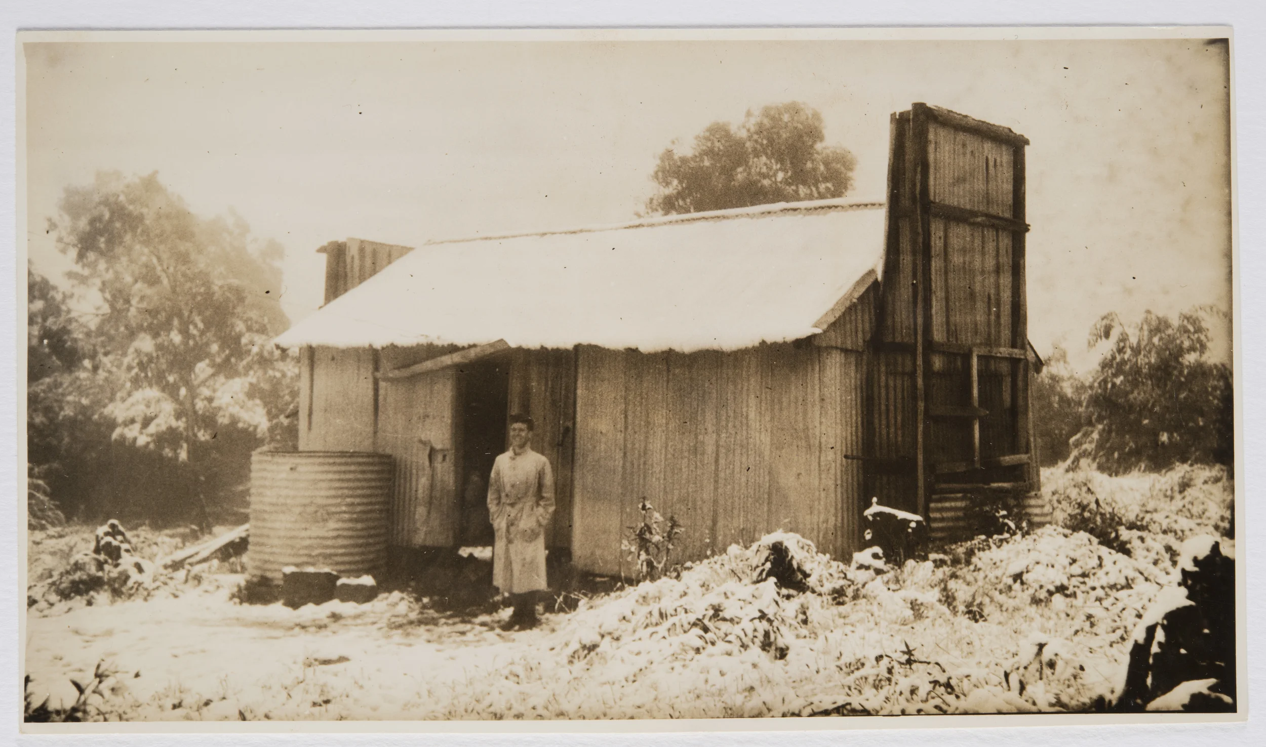 'Old hut on summit of Donna Buang.' Undated photo by Ella McFadyen. NSW State Library