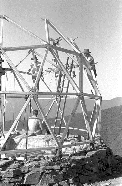 The fourth level of joints. The geometry is based on an icosahedron which has 20 triangular faces (equilateral triangles) with 5 faces meeting at a vertice. These faces are then subdivided into three which then creates what appears to be a mix of pentagons and hexagons.