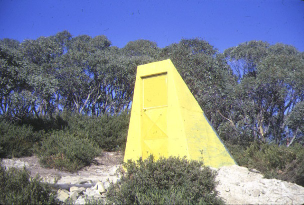 This is the “little Featherop hut” designed and built by Robert Vincent. Unfortunately it was burnt in the 2003 fires.