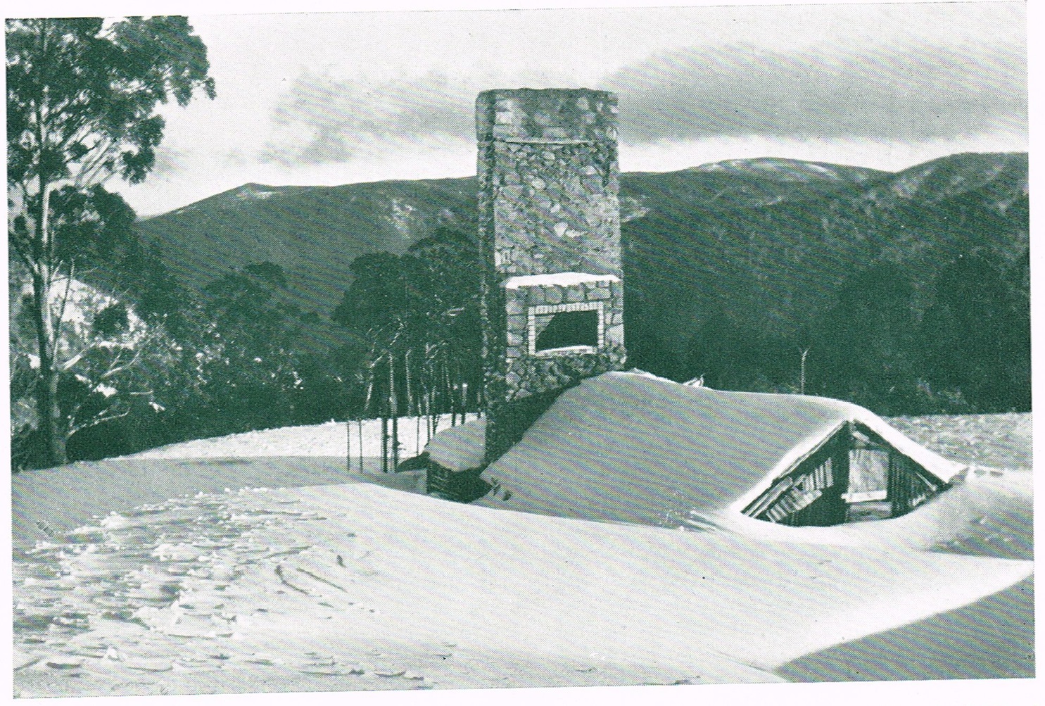 Hut built around the ruined Chalet chimney, by either Alan McCubbin or the Junior Ski Club whose members provided much of the capital for the original Chalet. Mid 1940s. Photo N. Cleugh