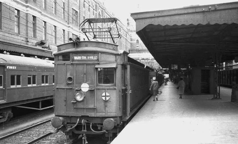 An E-Train at Flinders Street Station. The 'Swing Door' (also known as 'Dog Box' ) electric cars at the front towed the country carriages to the suburban terminus at Lilydale, where a steam engine took over for the second half of the journey. Photographer unknown.