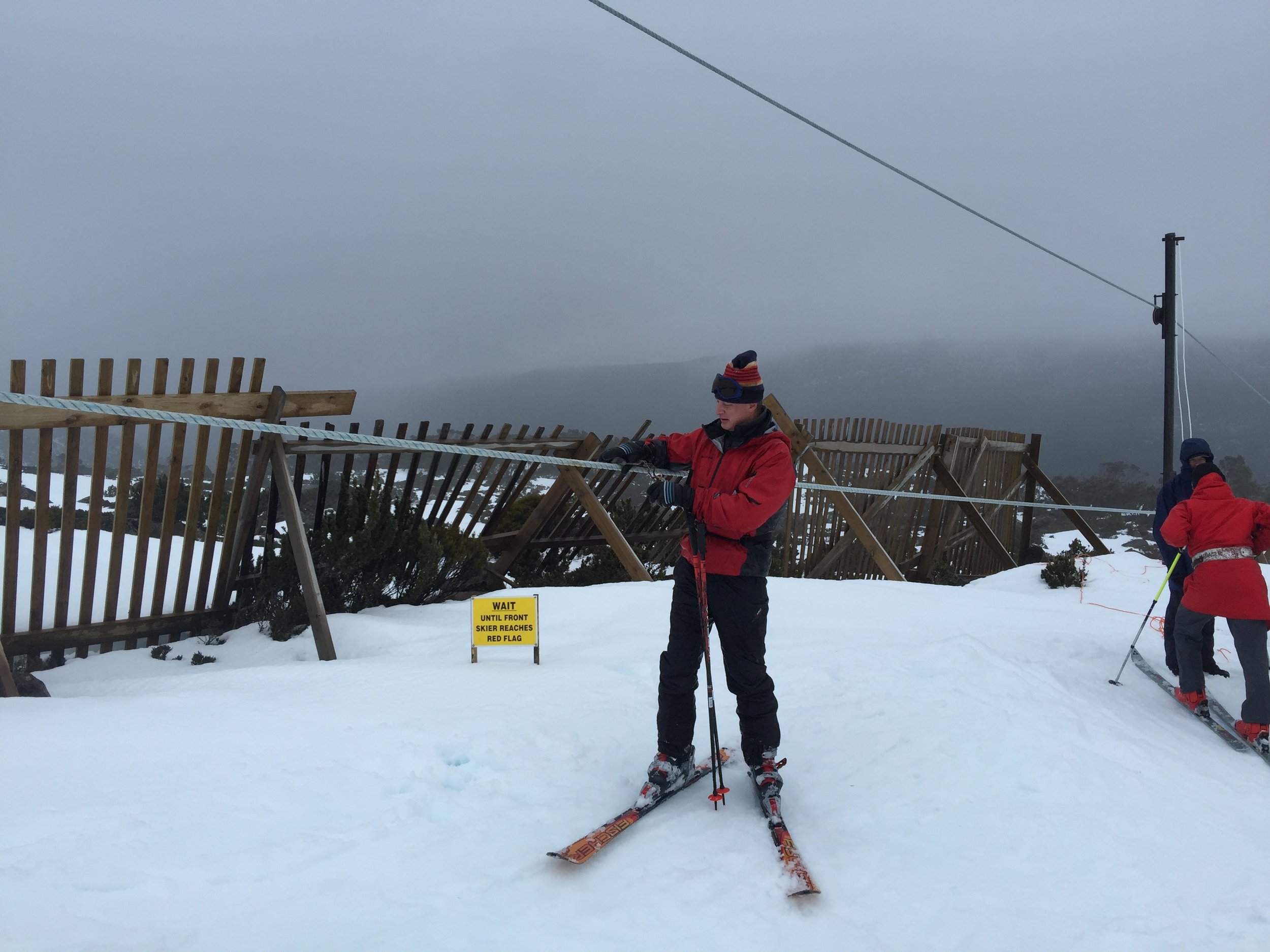 Attaching a nutcracker to the tow rope can be awkward if the rope is higher than usual. The author at the University Tow, Mt Mawson, Tasmania in August 2016.