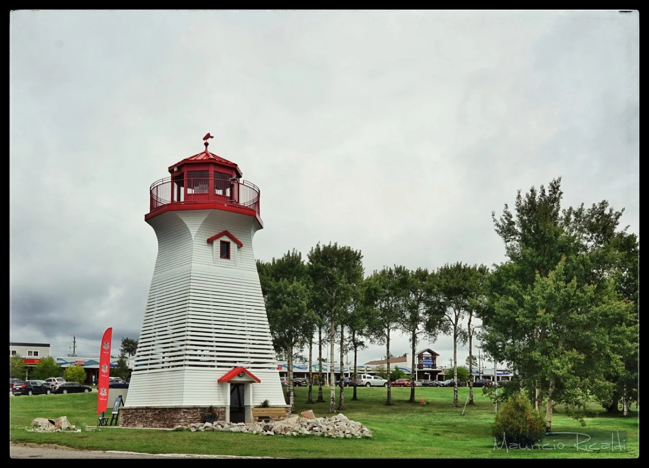 los faros alrededor de los lagos en Ontario