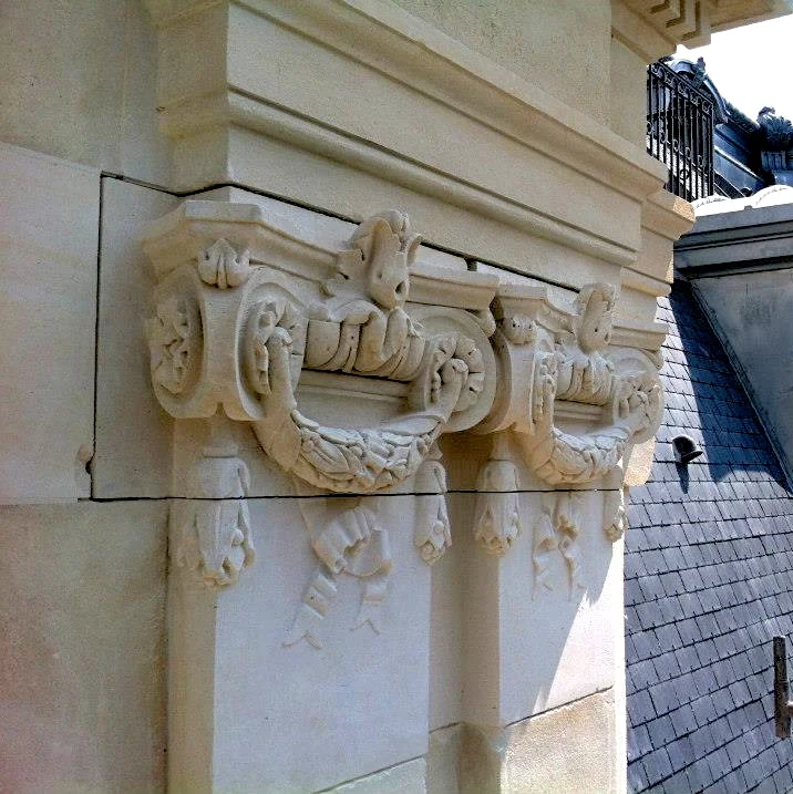 Chapiteaux restaurés.