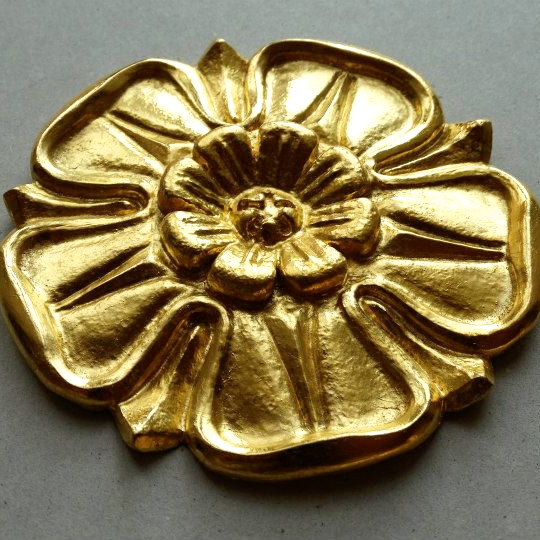 Bronze ciselé et doré.