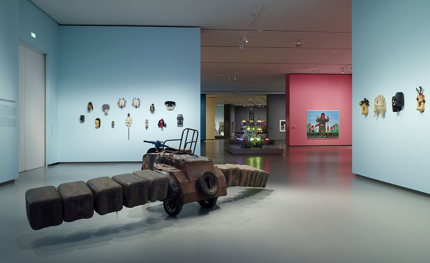 LES INTIÉS_Vue d’installation de l'exposition_1_photo ©Fondation Louis Vuitton - Marc Domage.jpg