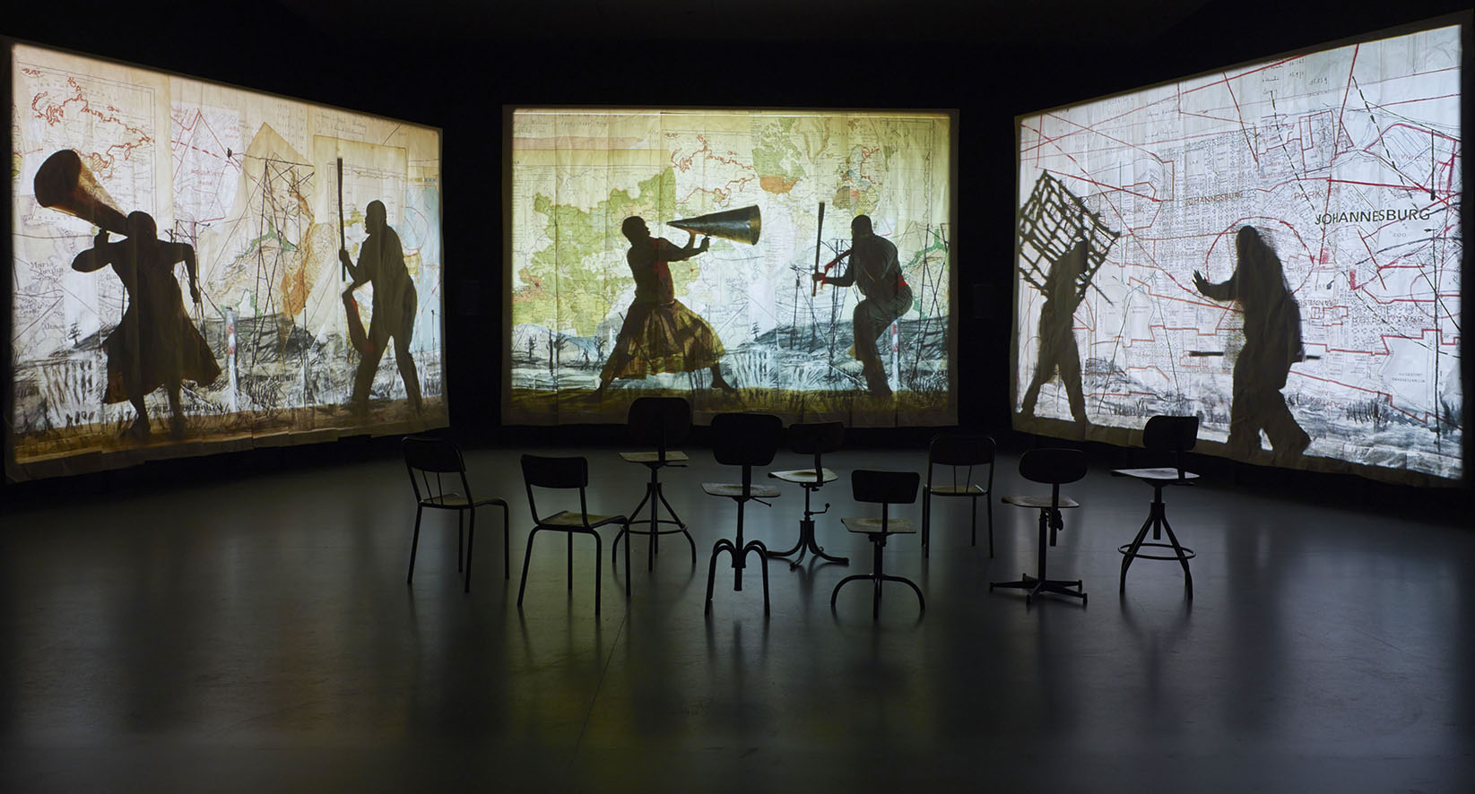 ÊTRE LÀ_vue d'installation de William Kentridge_©William Kentridge_photo ©Fondation Louis Vuitton - Marc Domage.jpg