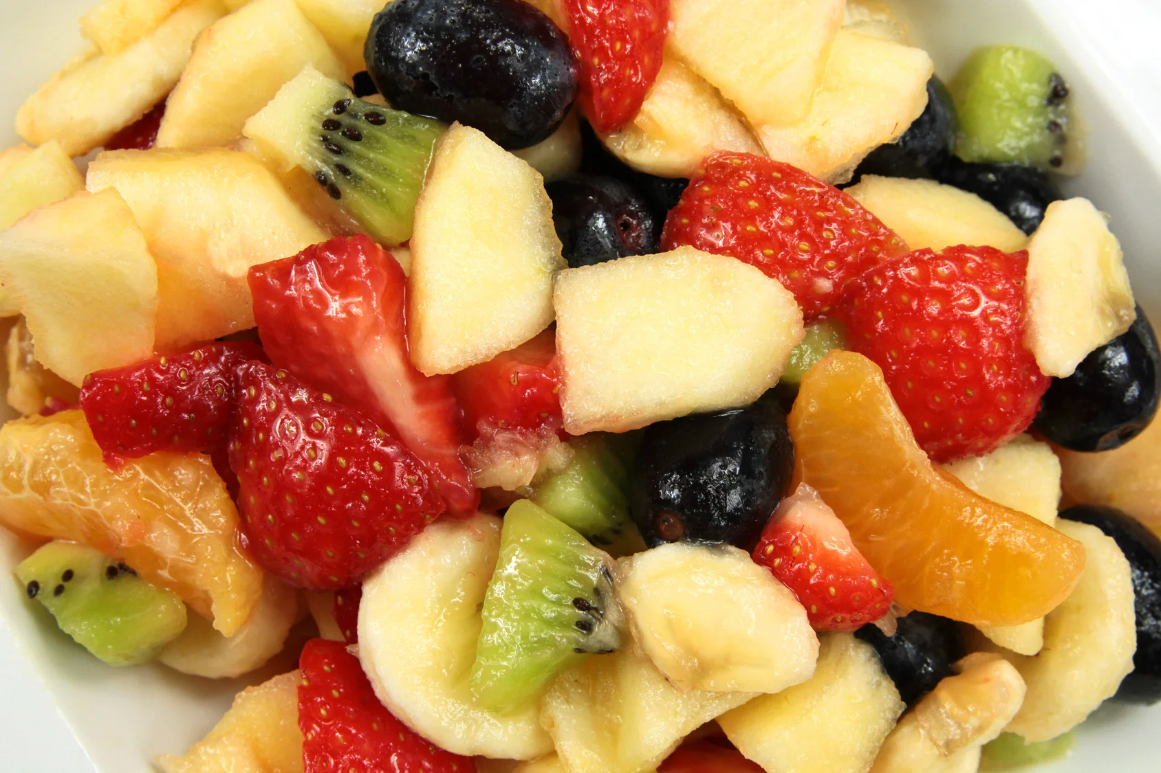 OBSTSALAT Oft fehlt noch das gewisse Etwas, jetzt halten Sie es in Ihren Händen: Geben Sie ein Löffelchen BACKOFEN Zuckerle in Ihren Obstsalat, so können Sie den fehlenden Fruchtgeschmack heben.