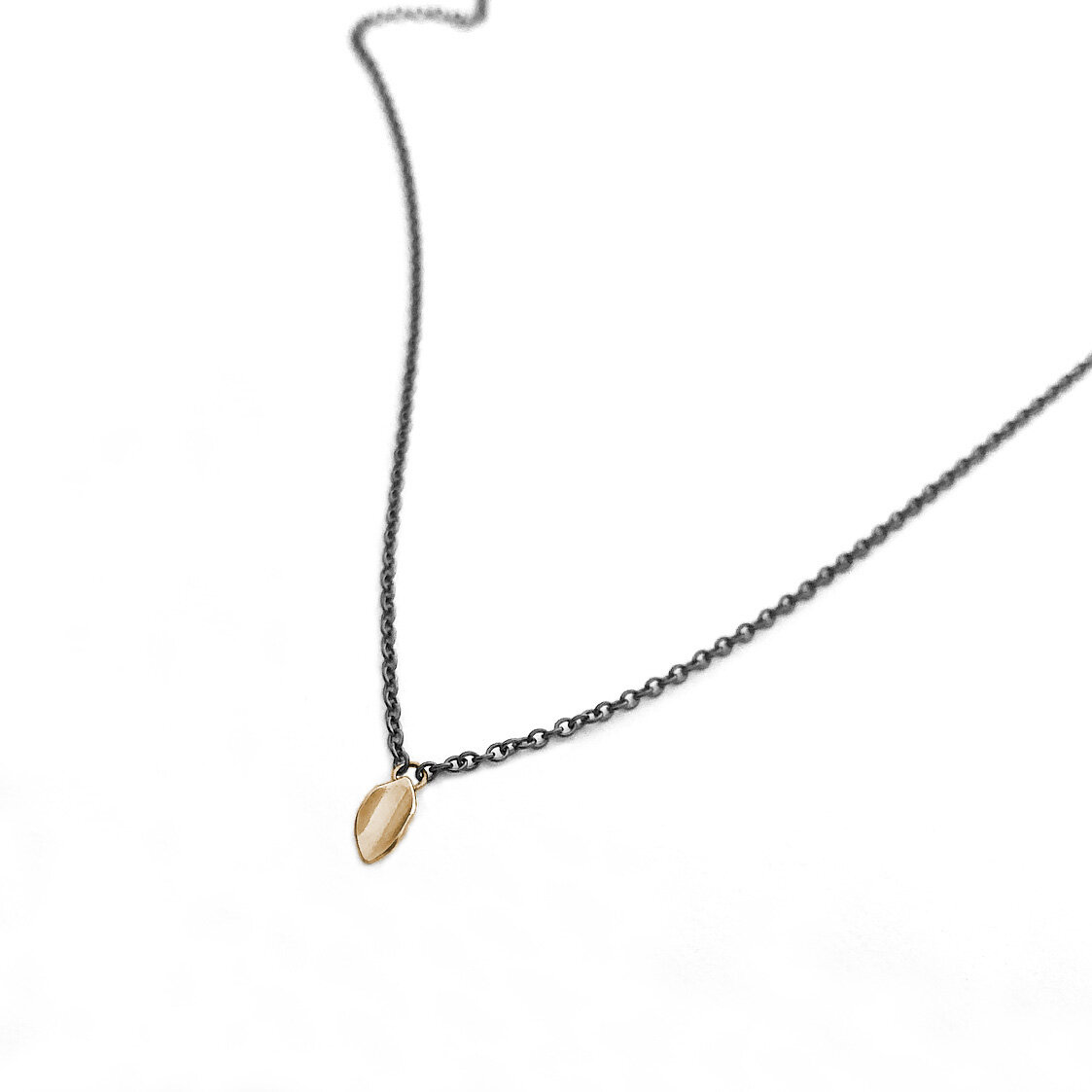 Petite Gold Leaf necklace small, 14k 