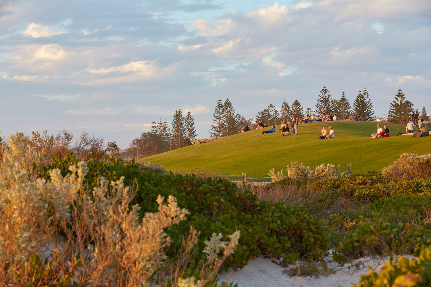 Scarborough-Foreshore_TCL-UDLA-Douglas-Mark-Black_39092.jpg