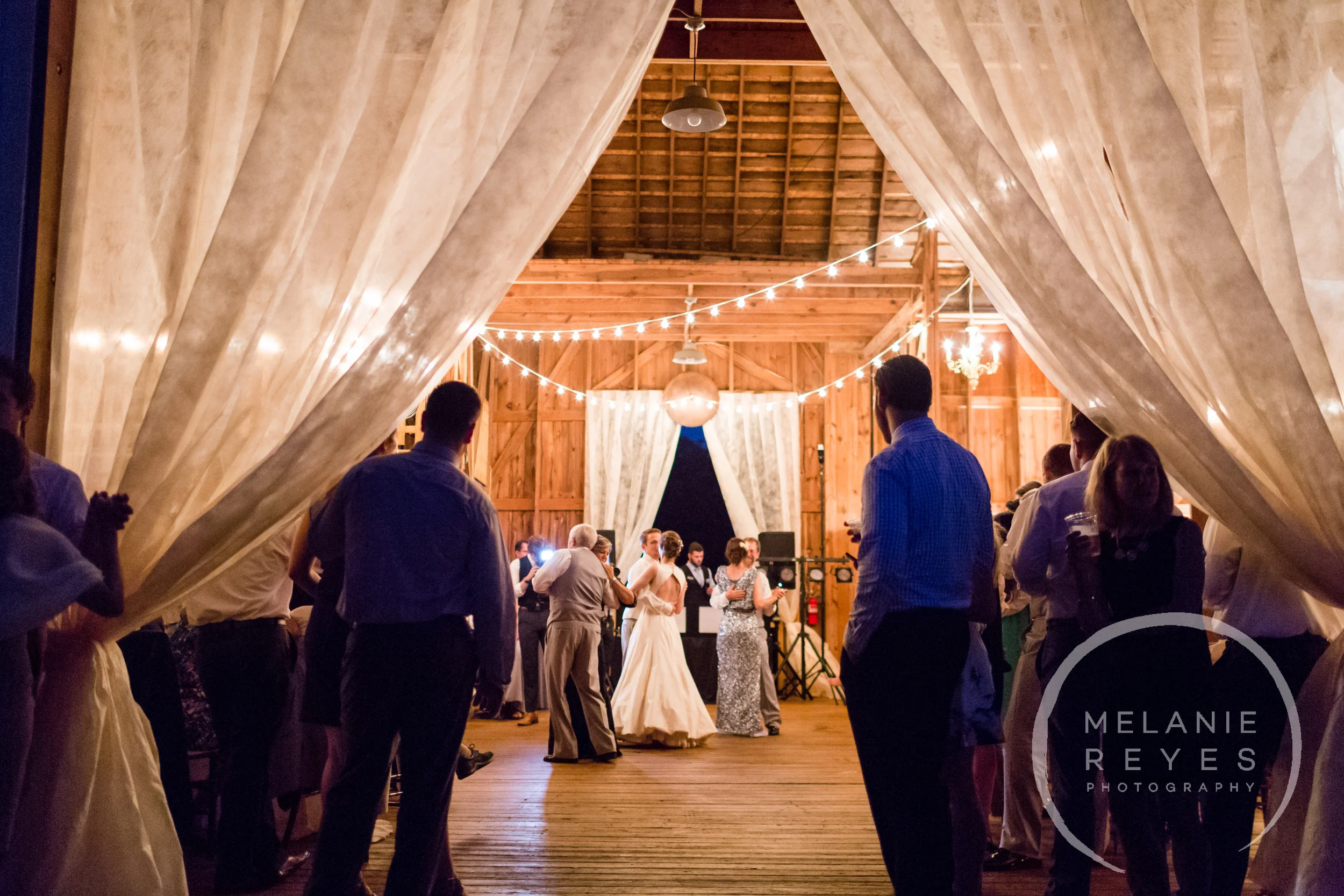 089_farm_wedding_melanie_reyes.JPG