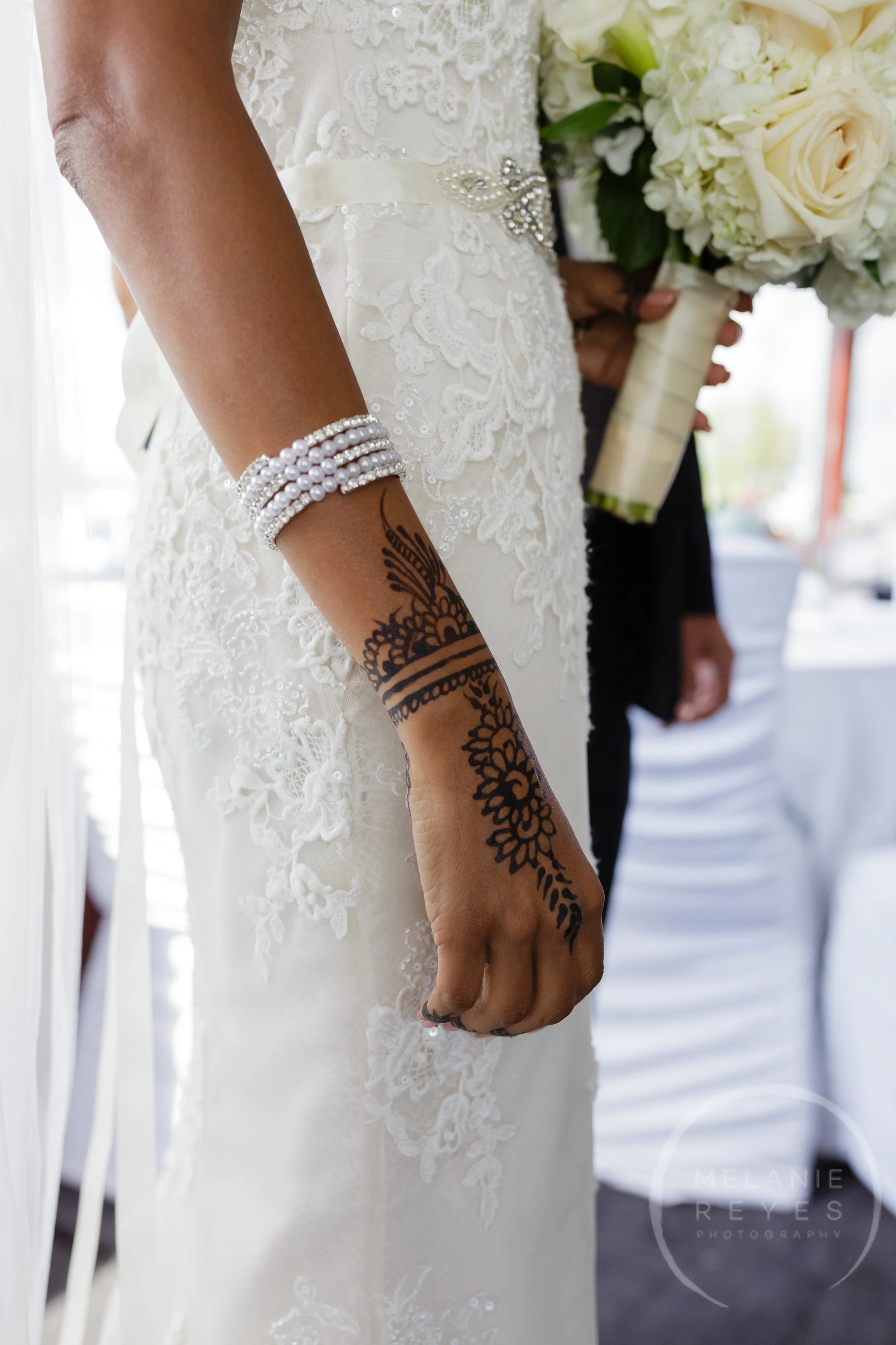 infinity_ovation_yacht_wedding_detroit_melaniereyes13.jpg