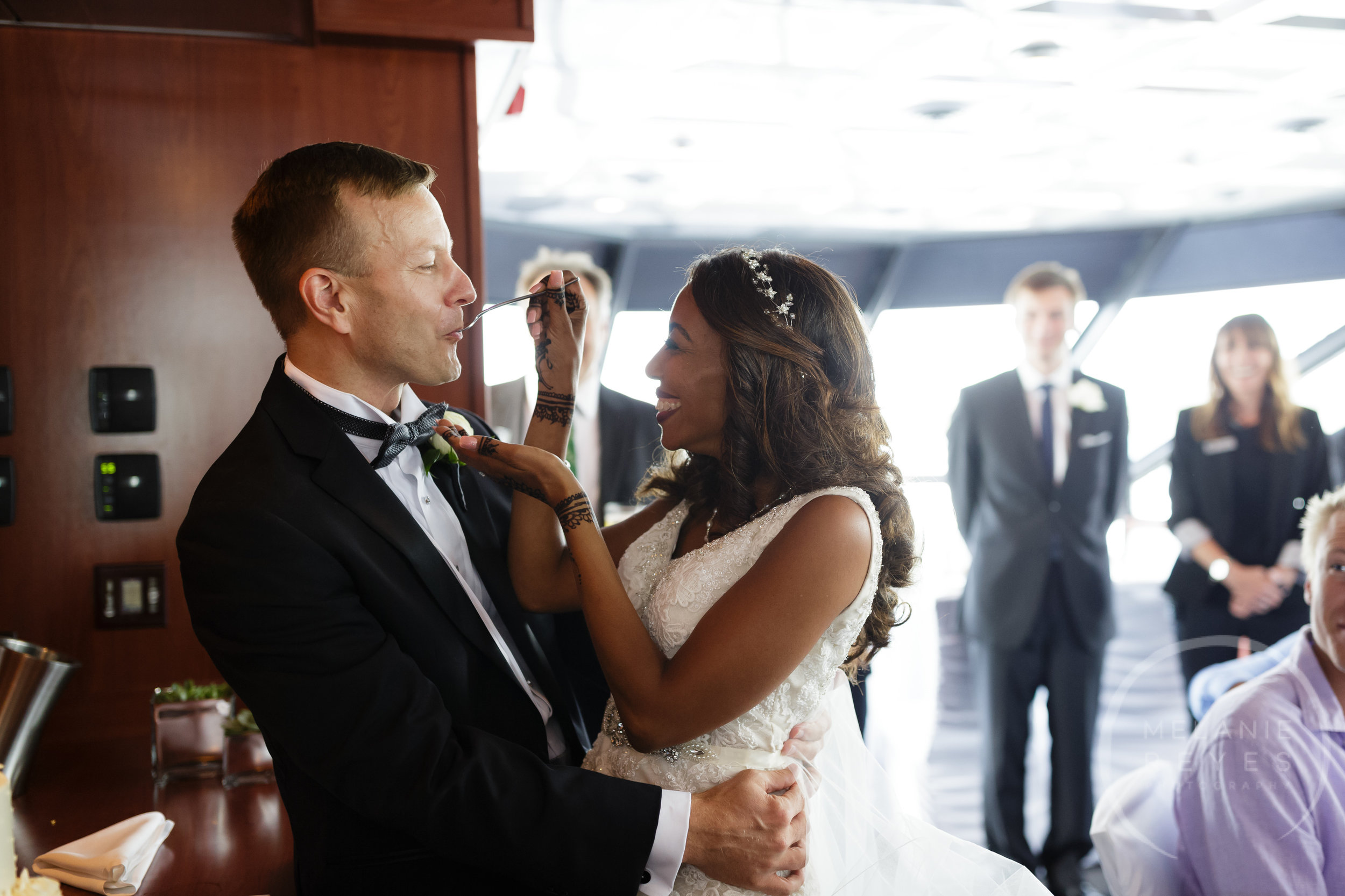 infinity_ovation_yacht_wedding_detroit_melaniereyes41.jpg