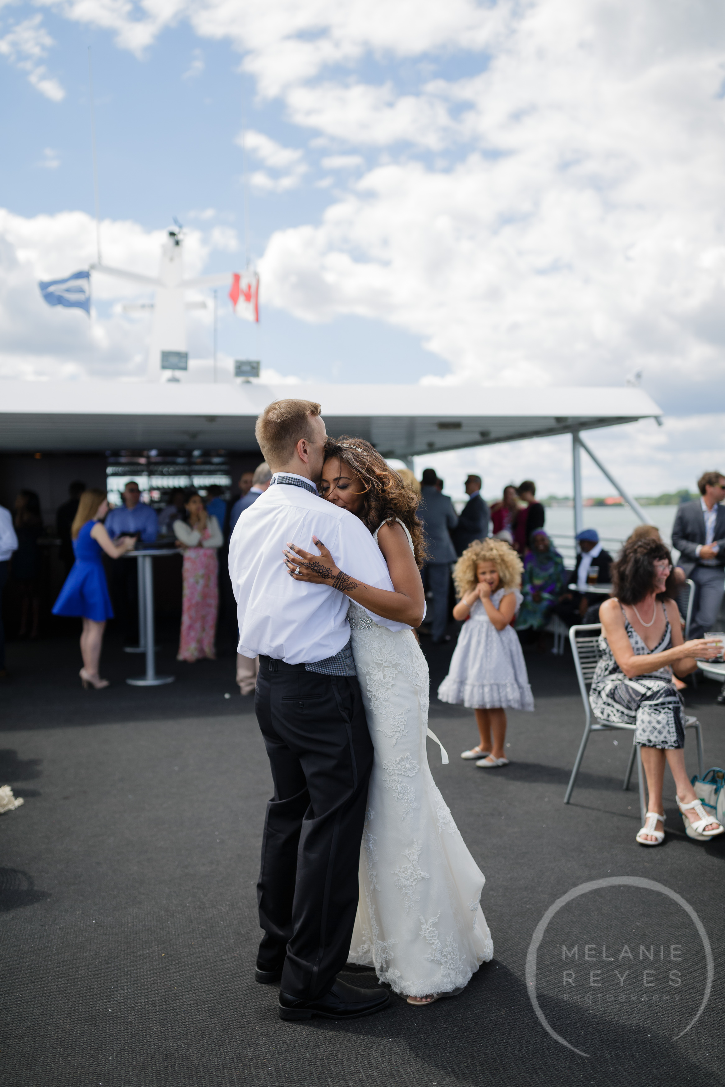 infinity_ovation_yacht_wedding_detroit_melaniereyes56.jpg
