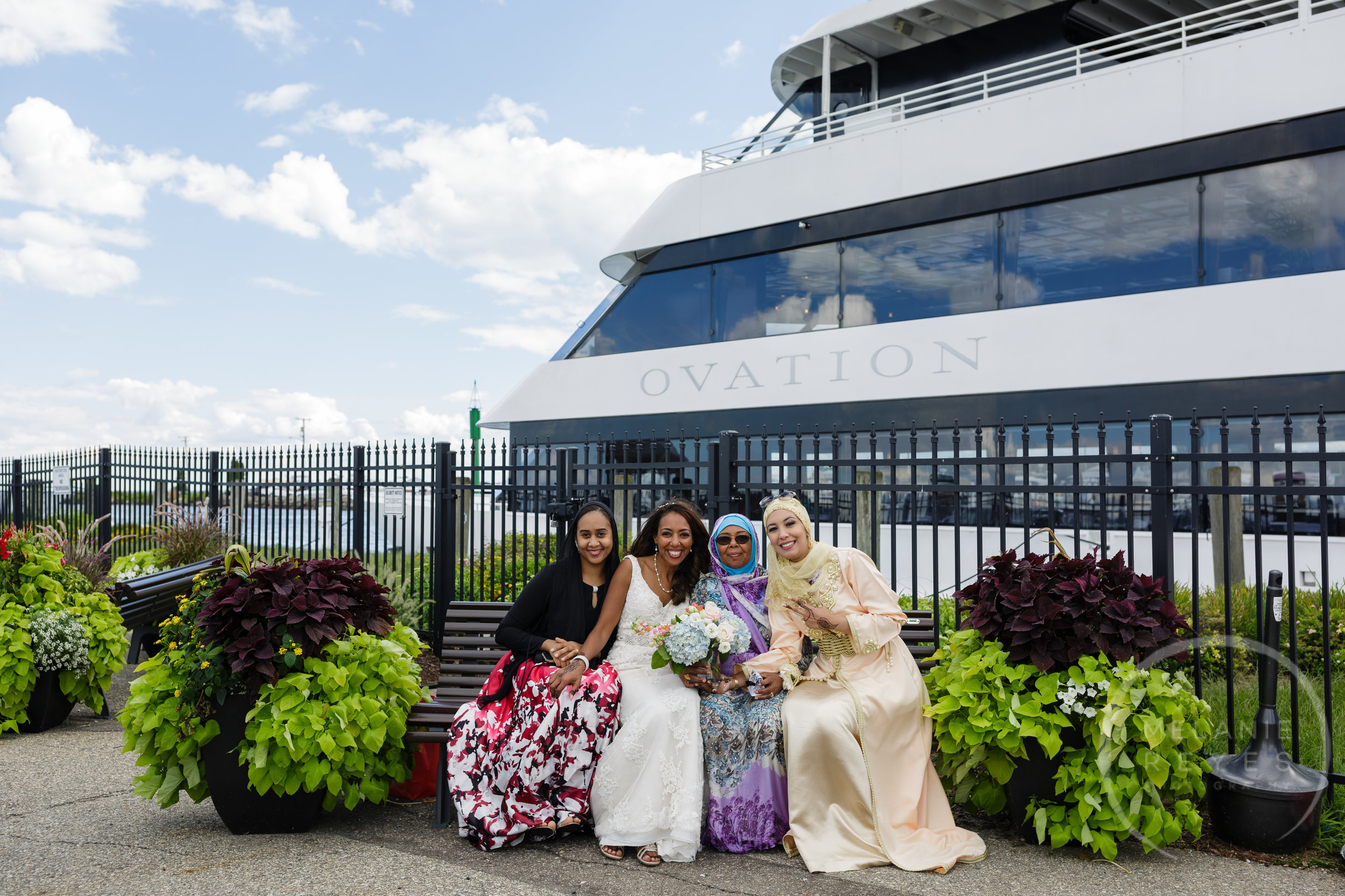 infinity_ovation_yacht_wedding_detroit_melaniereyes60.jpg