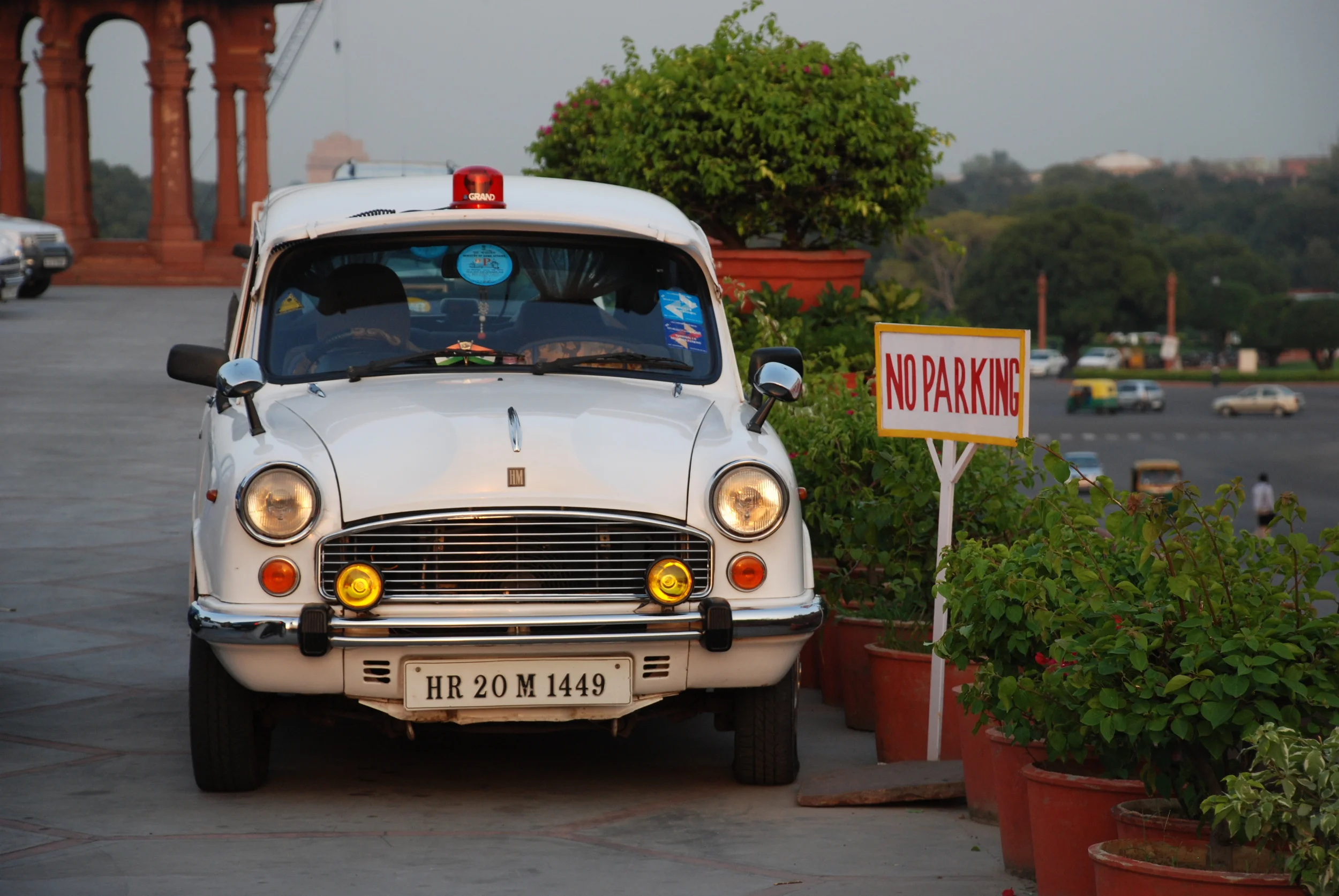 An ambassador parked in Delhi.JPG