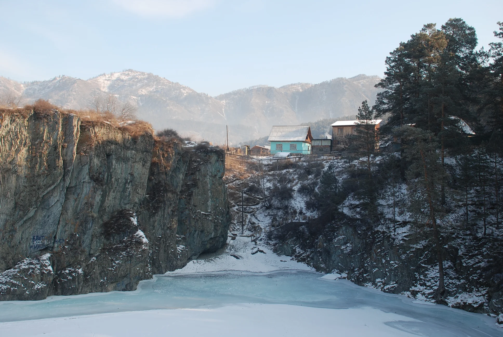 Ice gorge, Altai.JPG