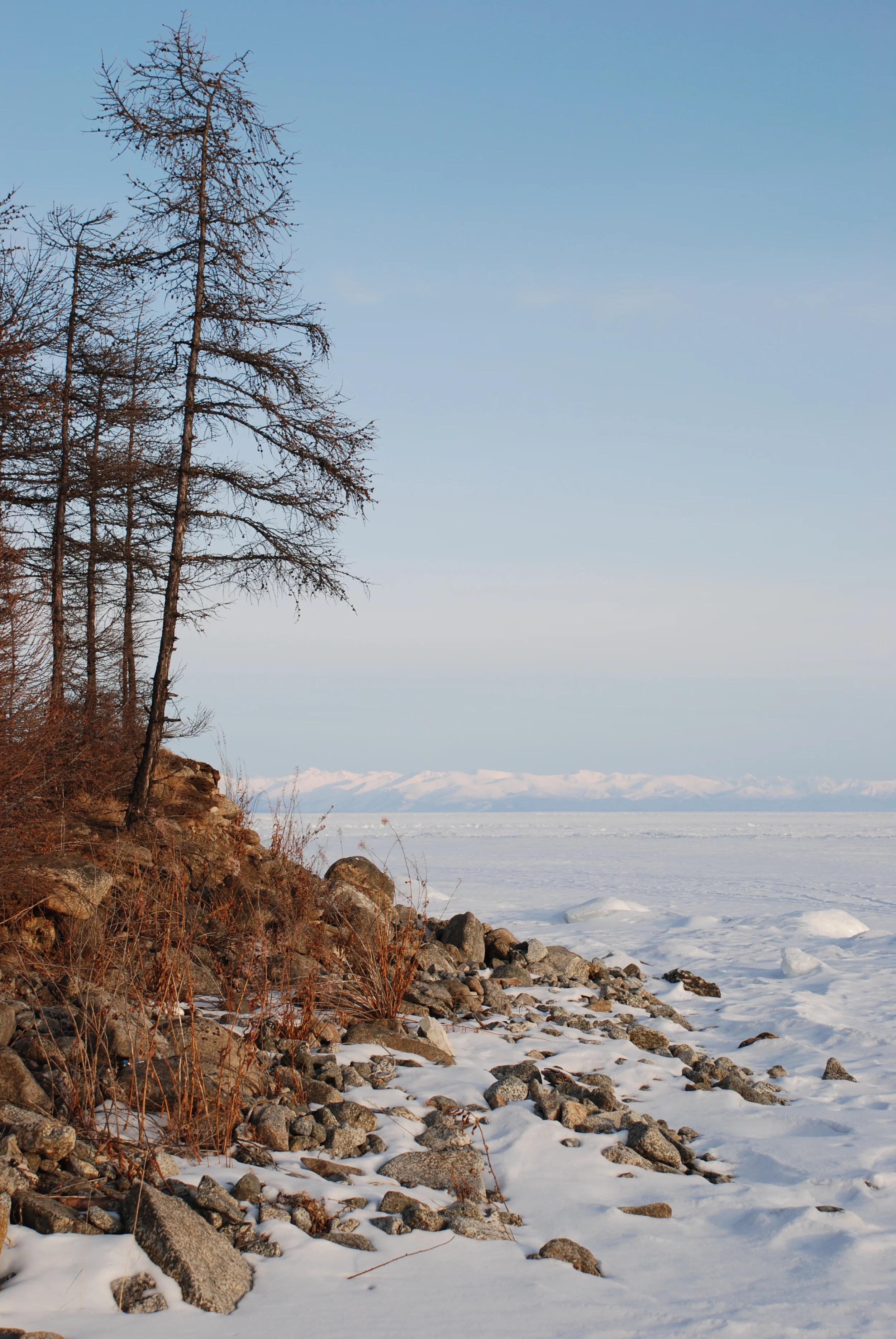Northern end of snow-cobered Lake Baikal.jpg