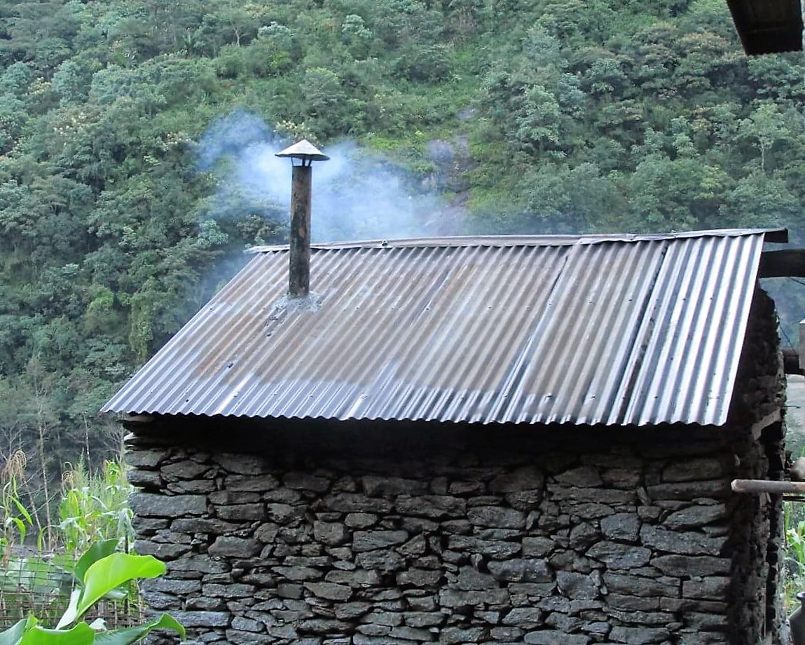 Finally, here is installed and operational stove chimney in Hatiya. Thanks to the more efficient way the stoves burn wood, the forest we can see in the background will be easier to sustain. 