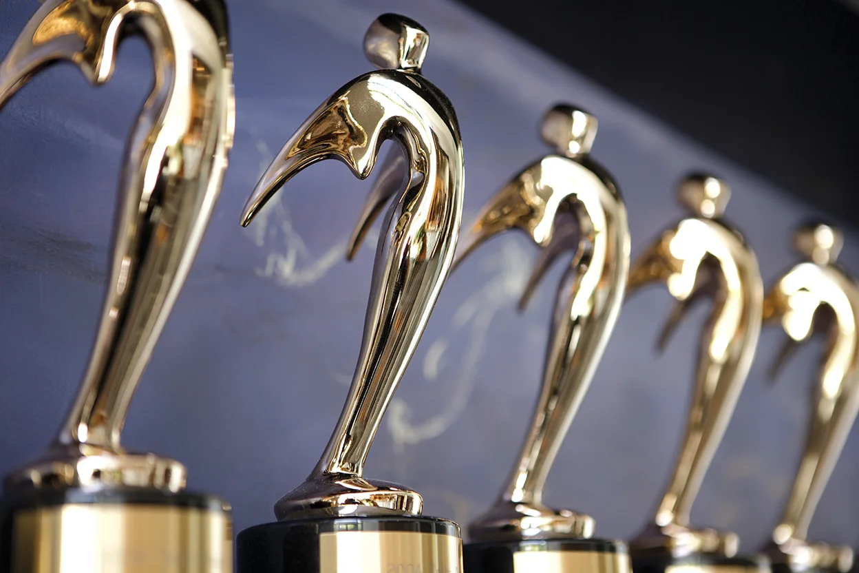 Agency Awards: Heroes or Zeros?