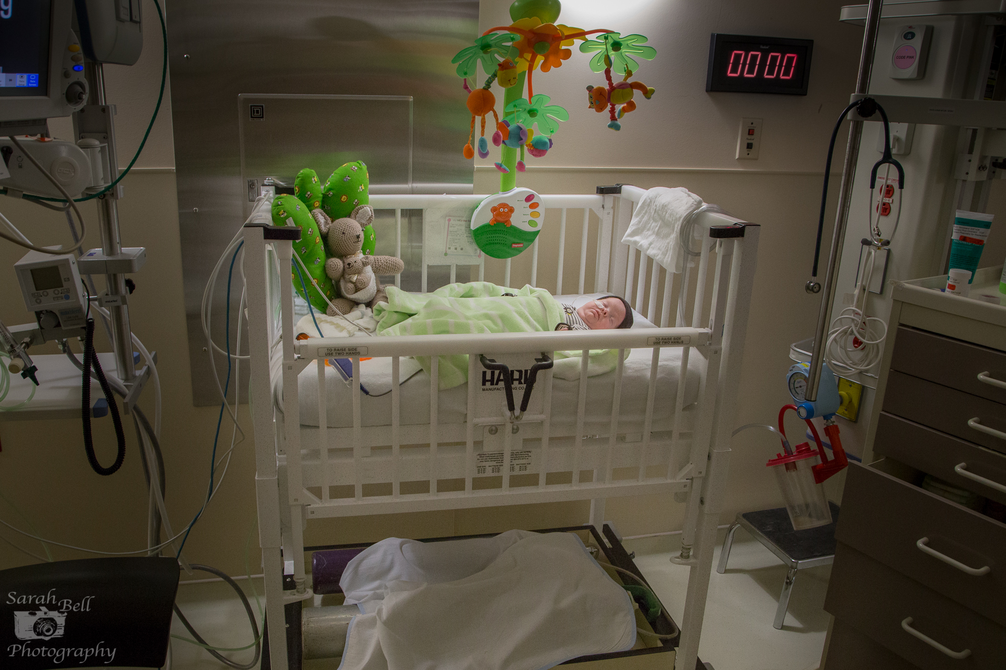 NICU-Preemie-Sarah-Bell-Photography-Oshawa-Lakeridge-Health-Newborn-38.jpg